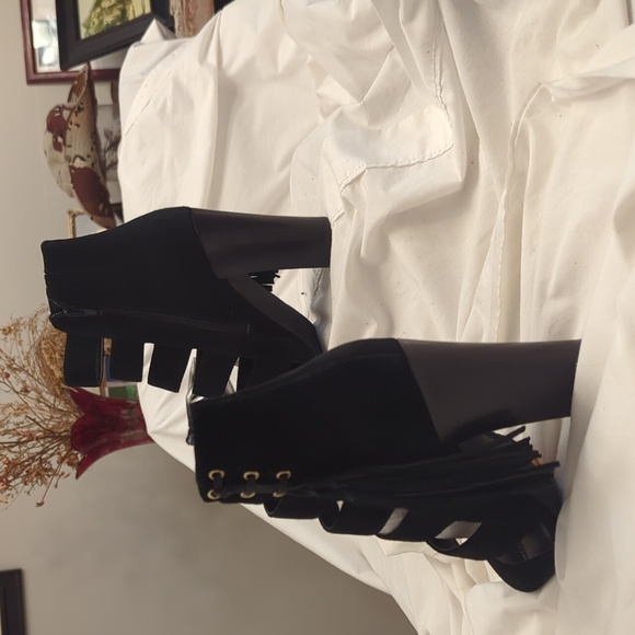 Guess Black Chunky Heel w Tassels - Picture 3 of 11